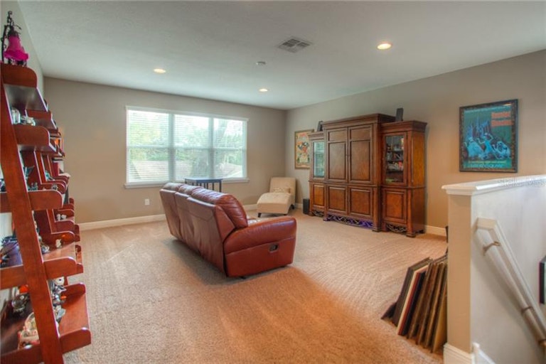 Photo 16 of 25 - 541 Westchester Hills Ln, Valrico, FL 33594