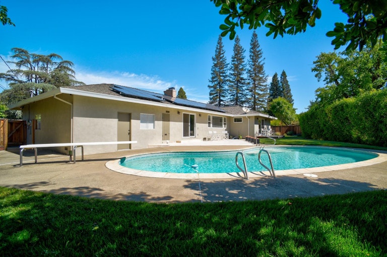 Photo 31 of 68 - 1940 Rolling Hills Rd, Sacramento, CA 95864