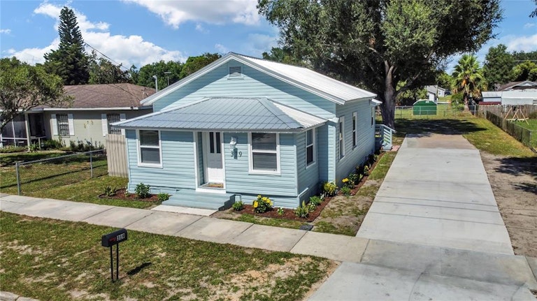 Photo 25 of 28 - 319 Oak St, Auburndale, FL 33823