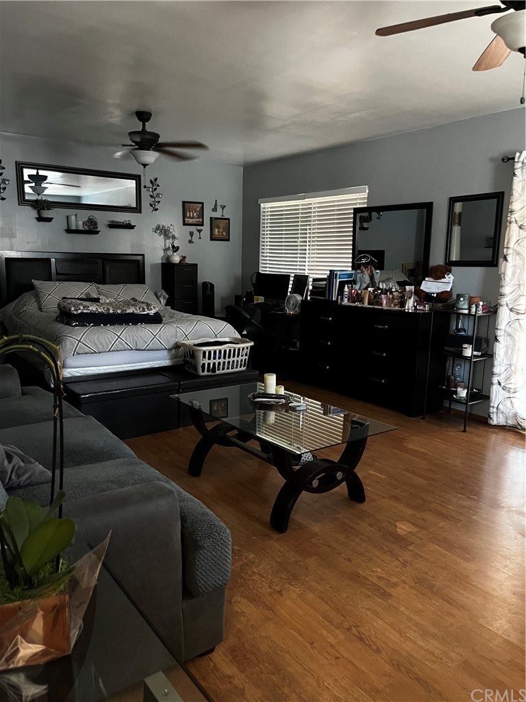 Photo 16 of 25 - 9630 Annetta Ave, South Gate, CA 90280