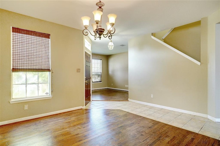 Photo 5 of 34 - 1709 White Dove Ln, Denton, TX 76210