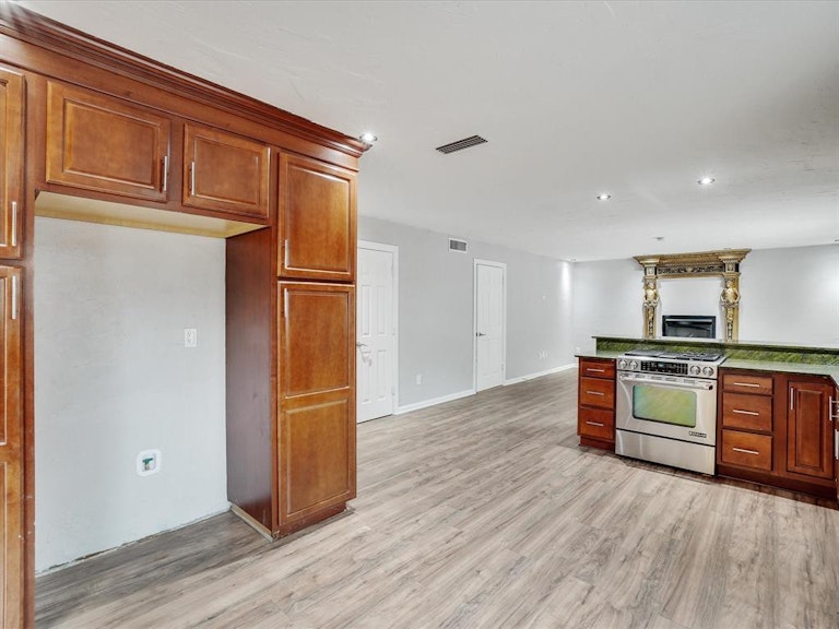 Photo 13 of 38 - 3910 Spring Meadow Ln, Flower Mound, TX 75028