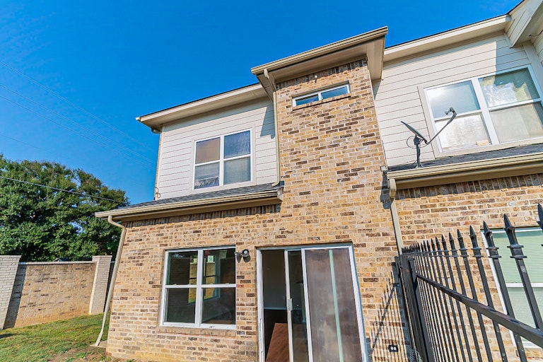 Photo 7 of 25 - 2800 Pasadena Ln, Arlington, TX 76015