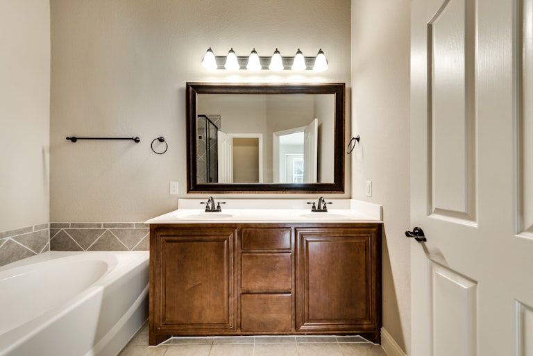 Photo 19 of 37 - 1129 Longhorn Dr, Aubrey, TX 76227