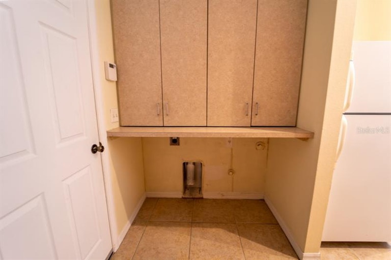 Photo 32 of 71 - 8105 Stone Leaf Ln, Tampa, FL 33647