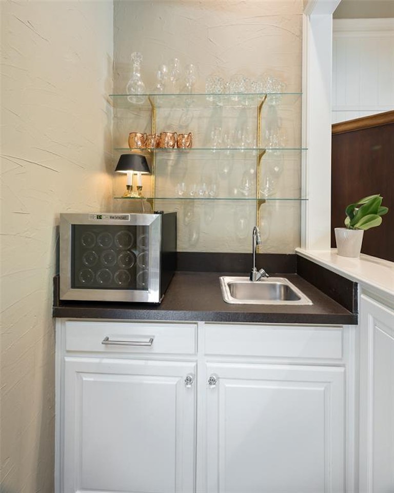Photo 14 of 40 - 7336 Williamswood Dr, Dallas, TX 75252