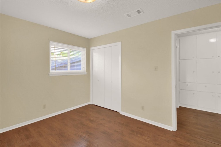 Photo 11 of 36 - 1107 Rebbeca Dr, Austin, TX 78758