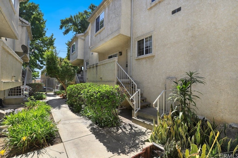 Photo 3 of 28 - 14711 S Berendo Ave #11, Gardena, CA 90247