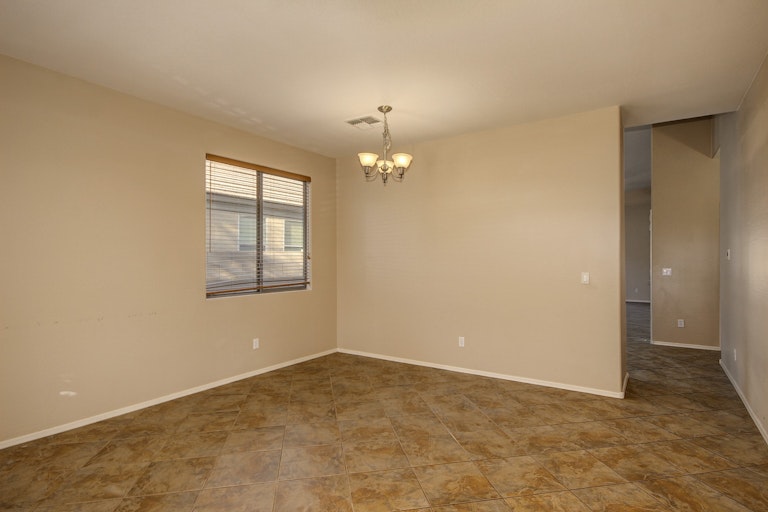 Photo 9 of 25 - 6719 S 37th Dr, Phoenix, AZ 85041