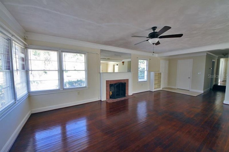 Photo 2 of 11 - 205 Sunburst Ct, Clearwater, FL 33755