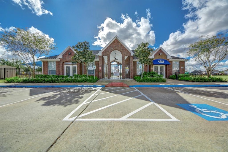 Photo 12 of 15 - 2214 Bright Sunrise Trl, Fresno, TX 77545