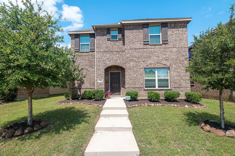 Photo 1 of 29 - 1300 Honeywood Ln, Royse City, TX 75189