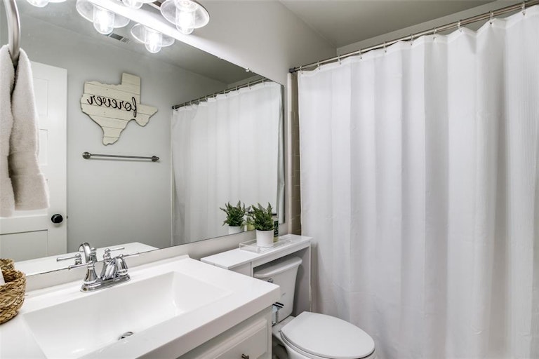 Photo 20 of 25 - 2836 Silverspring Rd, Carrollton, TX 75006