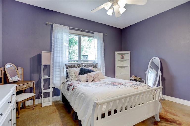 Photo 23 of 34 - 7811 Bent Green Ln, Spring, TX 77389
