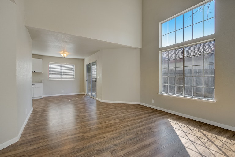 Photo 11 of 31 - 7441 Fireweed Cir, Citrus Heights, CA 95610