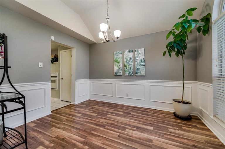 Photo 8 of 40 - 8801 Clearlake Dr, Rowlett, TX 75088