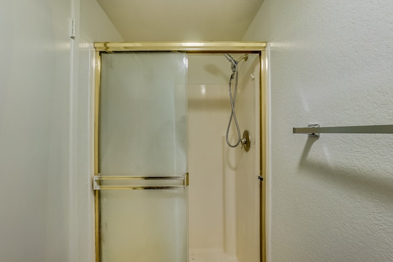Photo 12 of 23 - 3917 W Glenaire Dr, Phoenix, AZ 85053