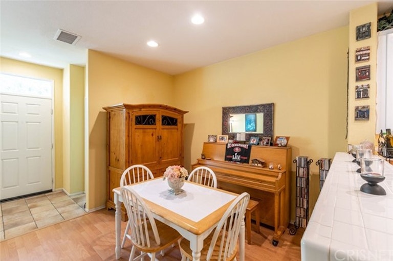 Photo 17 of 37 - 25773 Perlman Pl Unit F, Stevenson Ranch, CA 91381