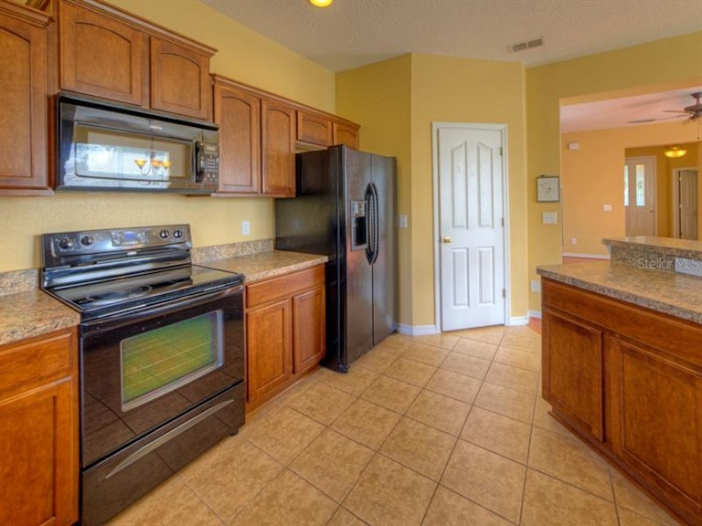 Photo 8 of 25 - 542 Penny Royal Pl, Oviedo, FL 32765