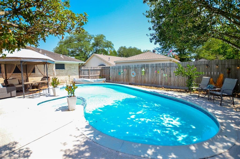 Photo 17 of 38 - 939 Hidden Canyon Rd, Katy, TX 77450