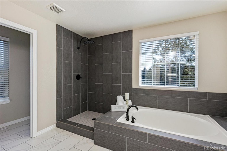 Photo 24 of 38 - 549 Shoreham Cir, Castle Pines, CO 80108
