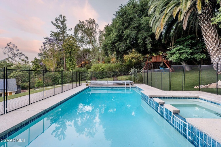 Photo 54 of 60 - 4641 Caritina Dr, Tarzana, CA 91356