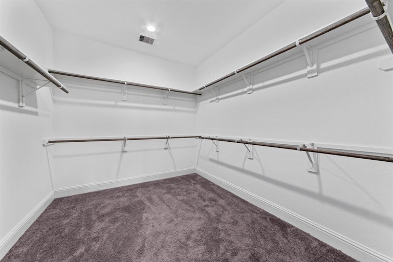 Photo 17 of 38 - 5922 Arcola Meadow Ct, Houston, TX 77059