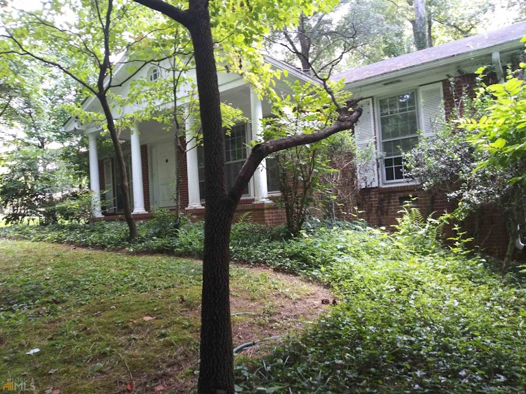 Photo 1 of 37 - 2612 Clairmont Rd NE, Atlanta, GA 30329