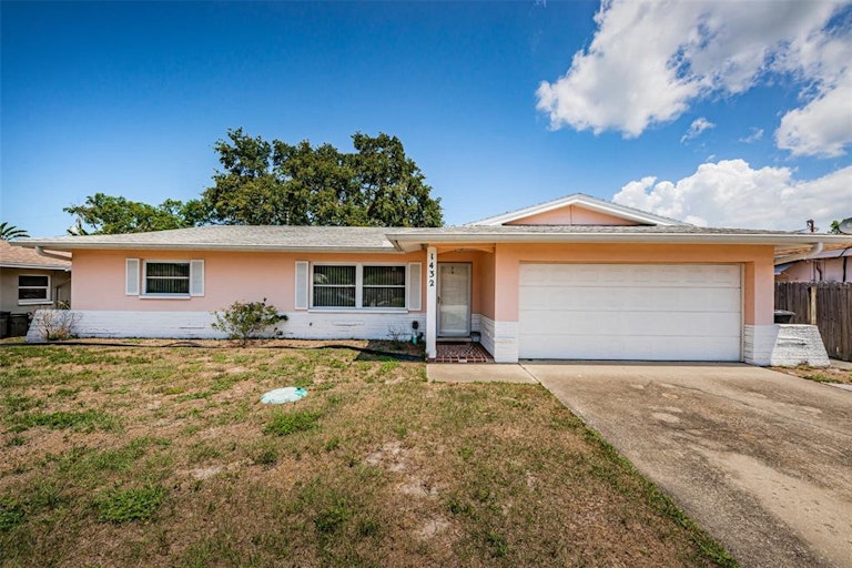 Photo 5 of 31 - 1432 Temple St, Clearwater, FL 33756