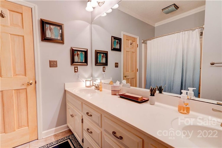 Photo 18 of 32 - 103 Medallion Ct, Gastonia, NC 28056
