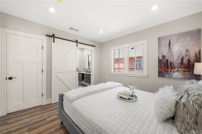 Photo 13 of 25 - 3321 W 27th St, Los Angeles, CA 90018