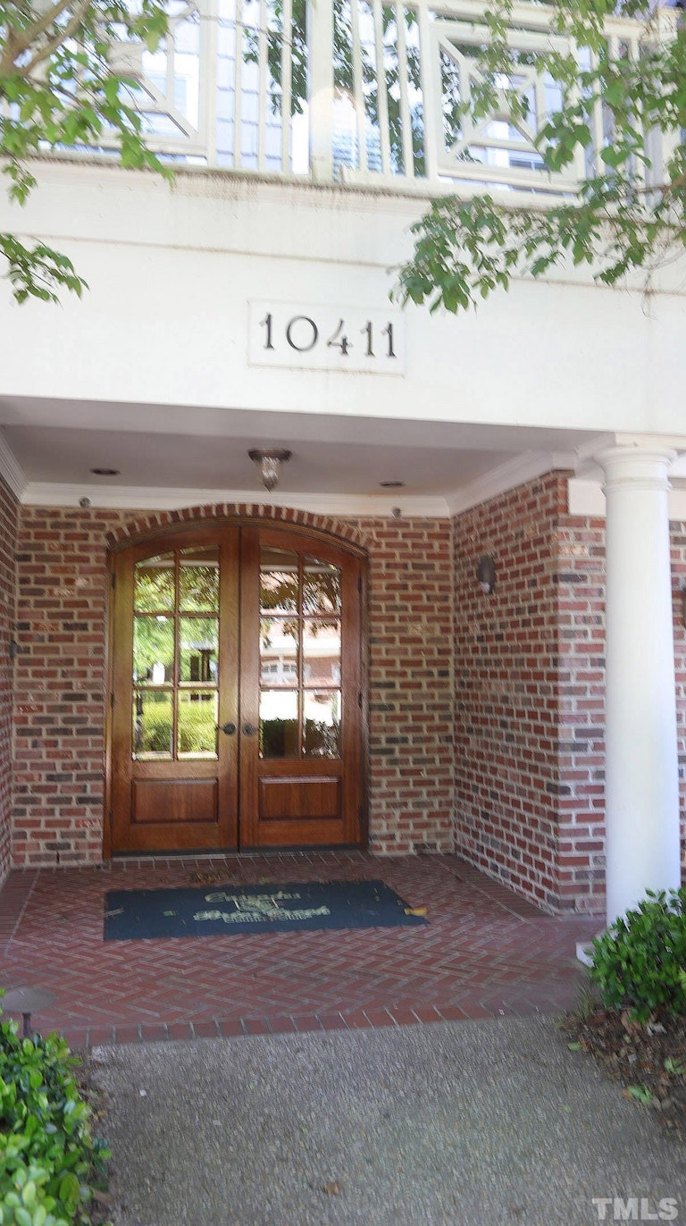 Photo 2 of 35 - 10411 Rosegate Ct #202, Raleigh, NC 27617