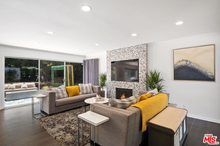 Photo 7 of 37 - 22334 Liberty Bell Rd, Calabasas, CA 91302