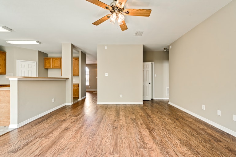 Photo 12 of 28 - 2116 Willow Ct, Little Elm, TX 75068
