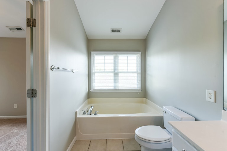 Photo 11 of 21 - 50406 Governors Dr, Chapel Hill, NC 27517