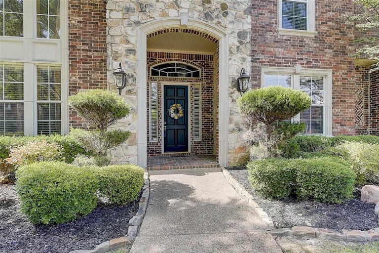 Photo 3 of 40 - 5712 Arrow Point Dr, Plano, TX 75093