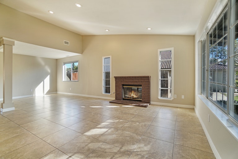 Photo 4 of 17 - 8730 Sandhill Dr, Riverside, CA 92508