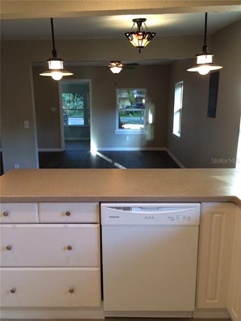 Photo 7 of 17 - 3703 2nd Avenue Dr E, Palmetto, FL 34221
