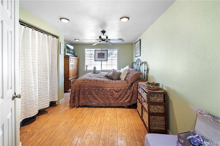 Photo 21 of 38 - 34273 Avenue E, Yucaipa, CA 92399