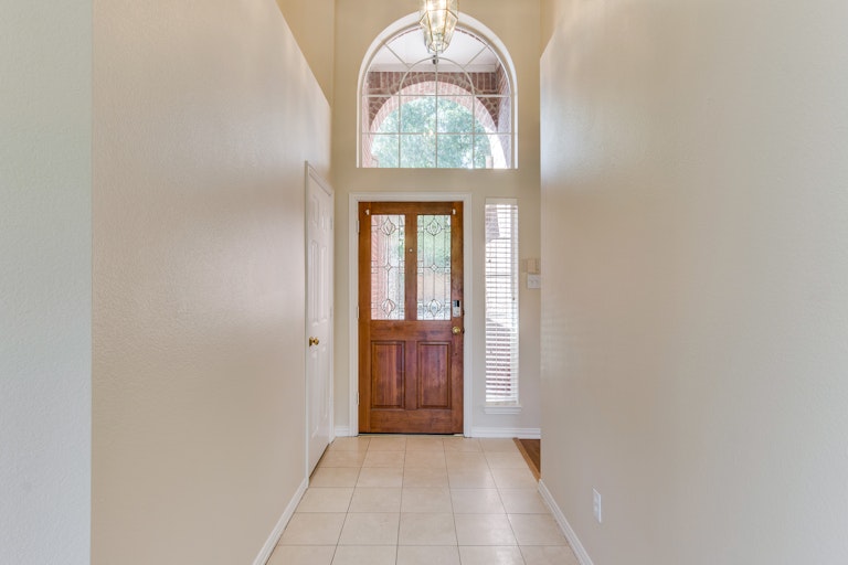 Photo 7 of 30 - 929 Lea Meadow Dr, Lewisville, TX 75077