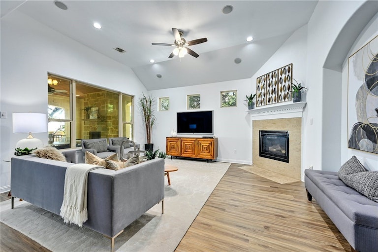 Photo 10 of 31 - 1008 Winding Way Dr, Georgetown, TX 78628