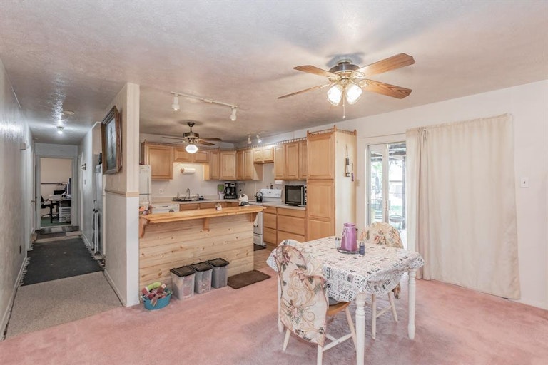 Photo 18 of 23 - 1413 Hillside Dr, Midlothian, TX 76065