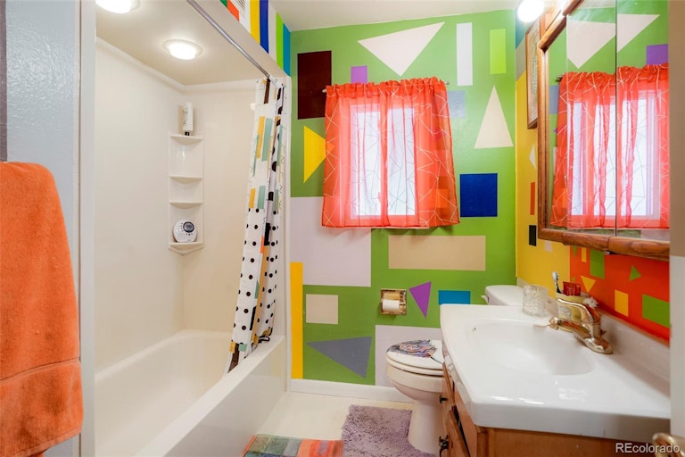 Photo 10 of 19 - 6318 S Louthan St, Littleton, CO 80120