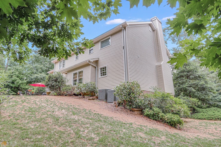 Photo 4 of 70 - 3723 Hardy Rd, Gainesville, GA 30506