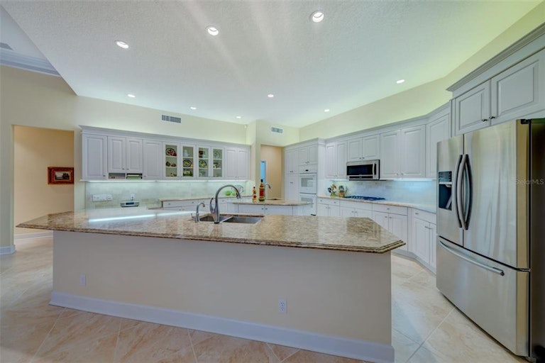Photo 14 of 54 - 2107 Pinnacle Cir S, Palm Harbor, FL 34684