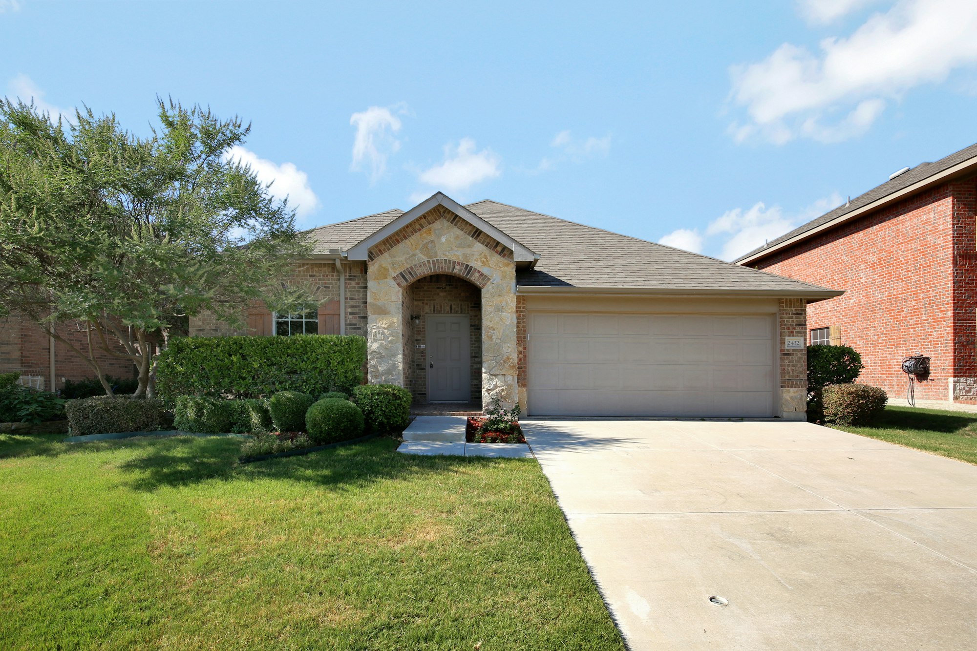 Photo 1 of 27 - 2432 Grand Rapids Dr, Fort Worth, TX 76177