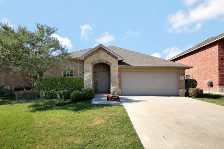 Photo 1 of 27 - 2432 Grand Rapids Dr, Fort Worth, TX 76177