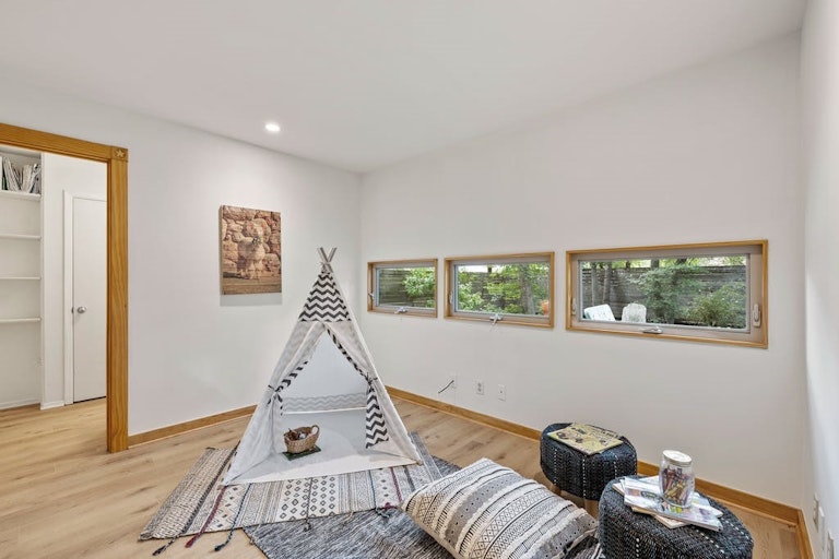 Photo 17 of 26 - 12904 Trailwood Rd, Austin, TX 78727