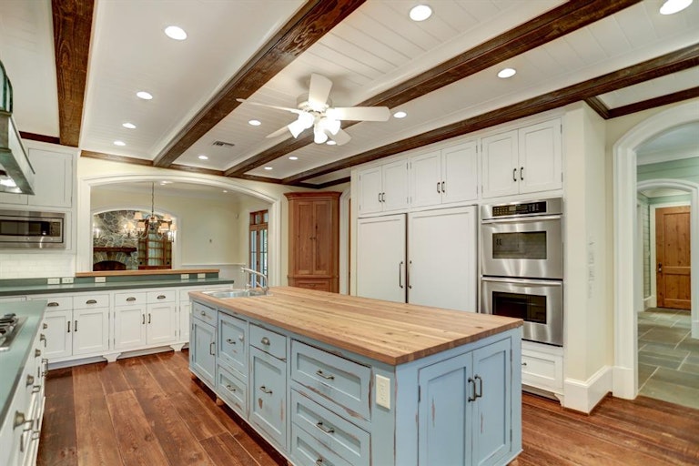 Photo 16 of 49 - 6630 Richardson Rd, Houston, TX 77069