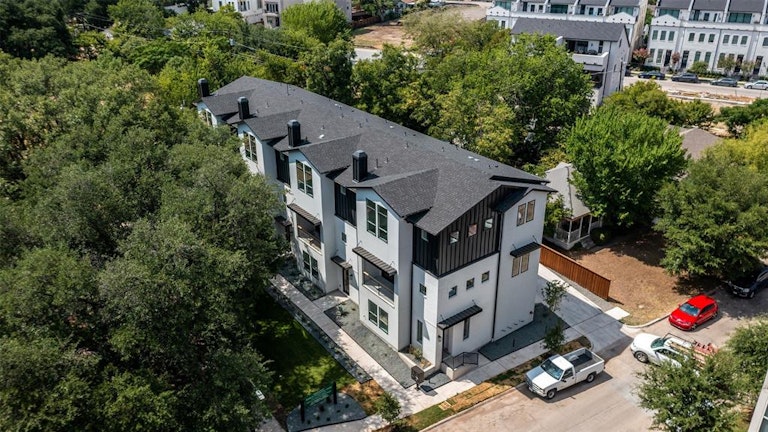 Photo 39 of 40 - 352 Foch St, Fort Worth, TX 76107